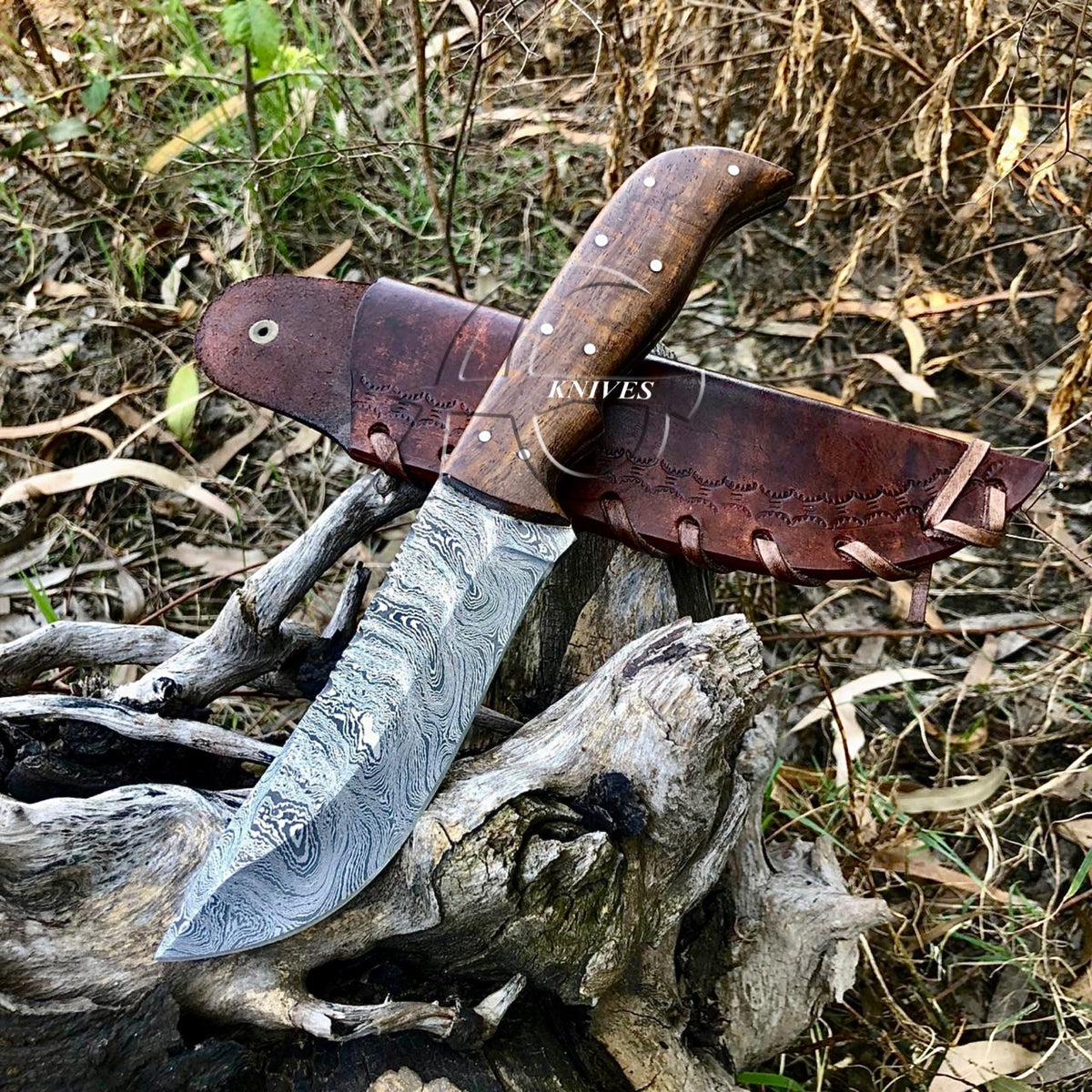Handmade Damascus steel hunting knife with patterned blade by AG Cutlery