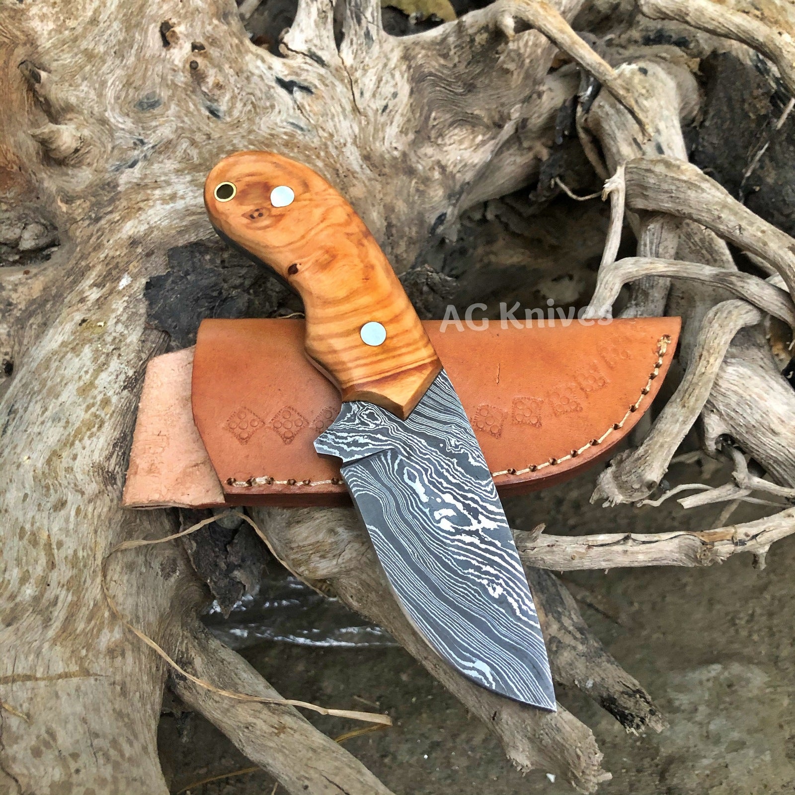 AGKNIVES.COM/Skinning