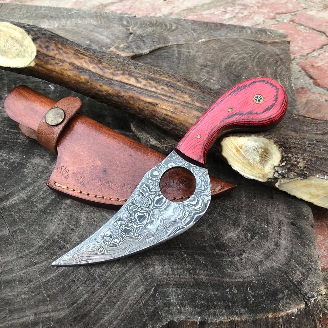 7" Pretty Custom Made Finger Hole Damascus Skinning Knife With Sheath